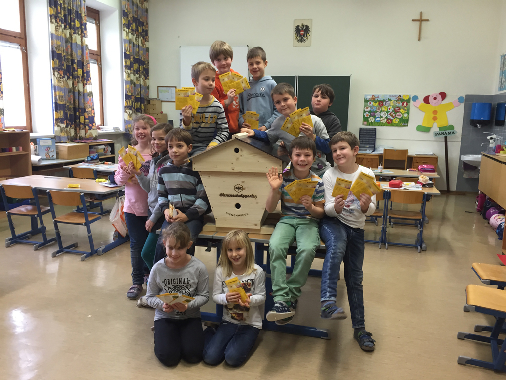 tl_files/bienenschutzgarten/userdata/fotos_website/Bienenwiege/Baukurs Schule.jpg